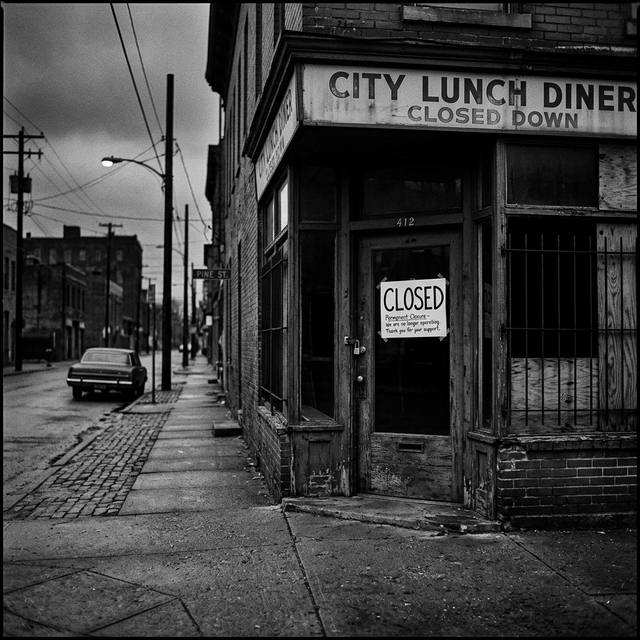 Investigative Photo of Closed Business